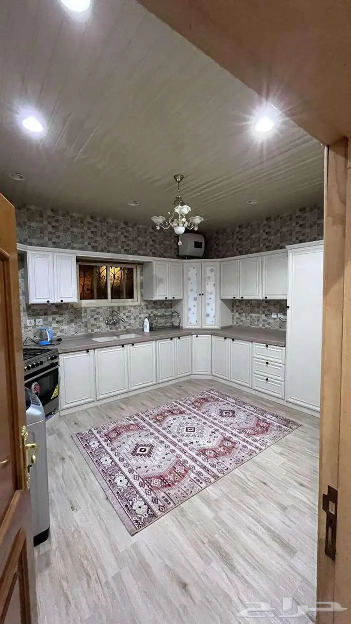 شقة مفروشة فاخرة بحوش للايجار خلف ثانوية الفواز 1