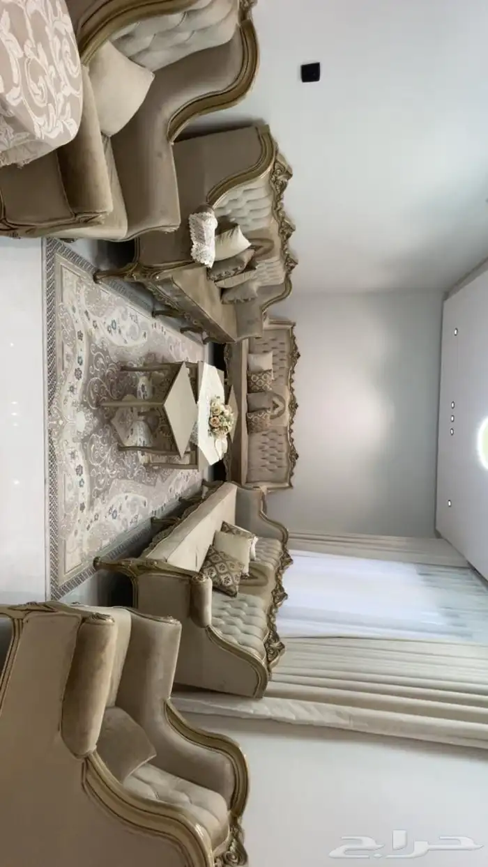 كنب للبيع مع الملحقات والطاولات 0