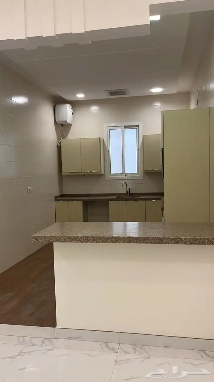 شقه للايجار حي عرقه 5