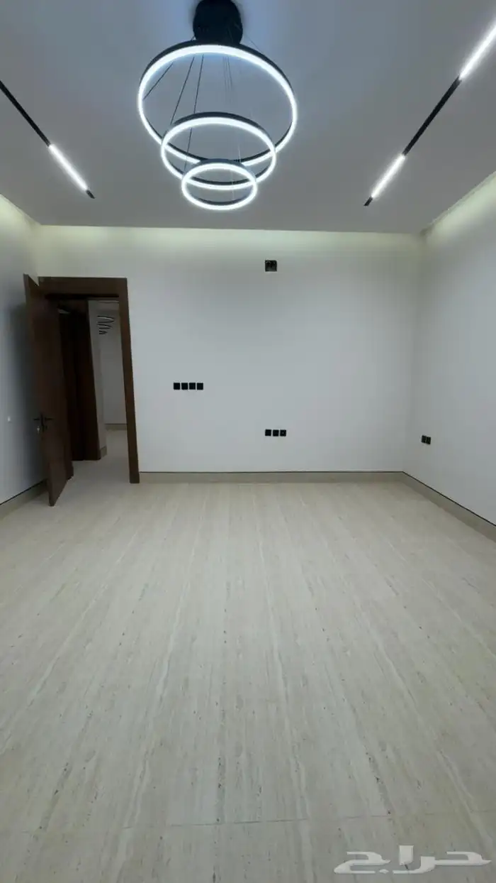 فيلا فاخرة مع شقة في حي البيان 28