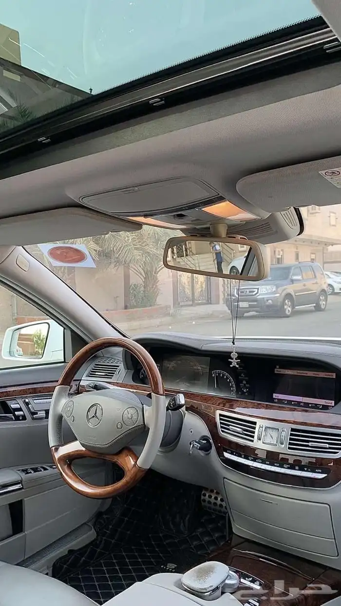 مرسيدس بانوراما 2011 لؤلؤي نظيف 16