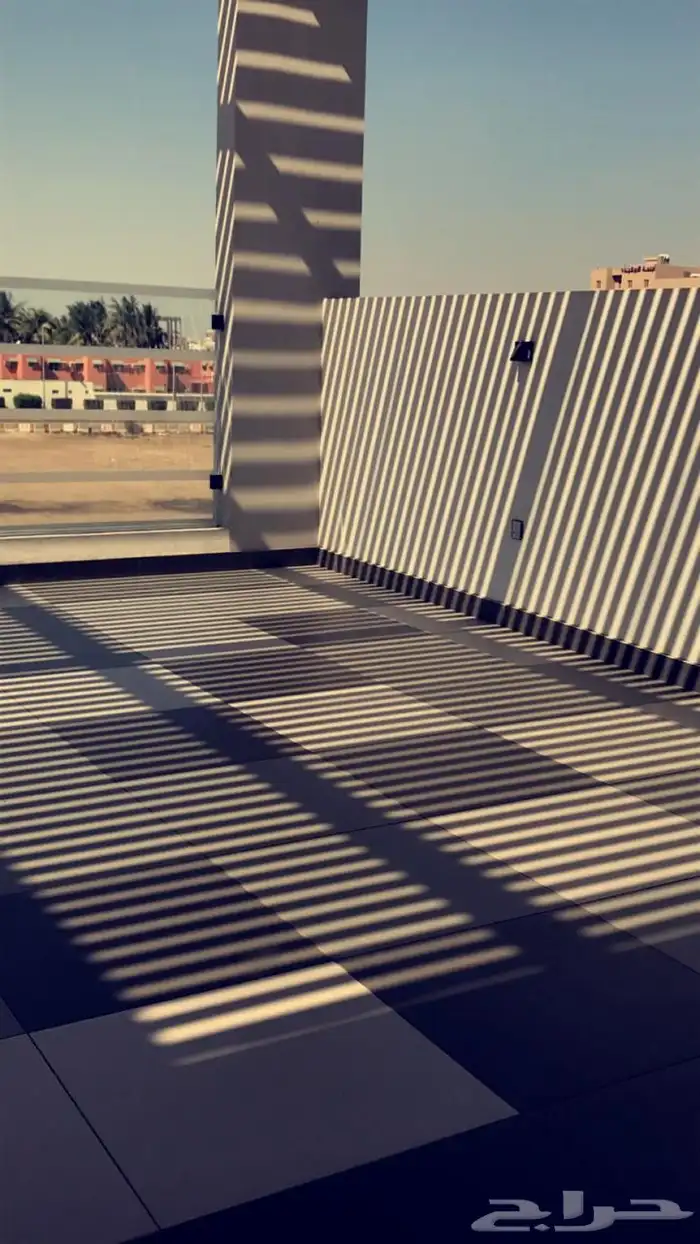 فلة فاخرة للإيجار قريبة من البحر 1