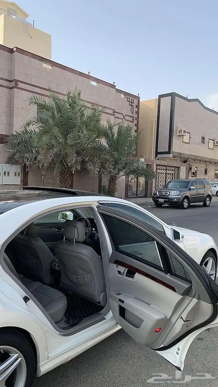 مرسيدس بانوراما 2011 لؤلؤي نظيف 15