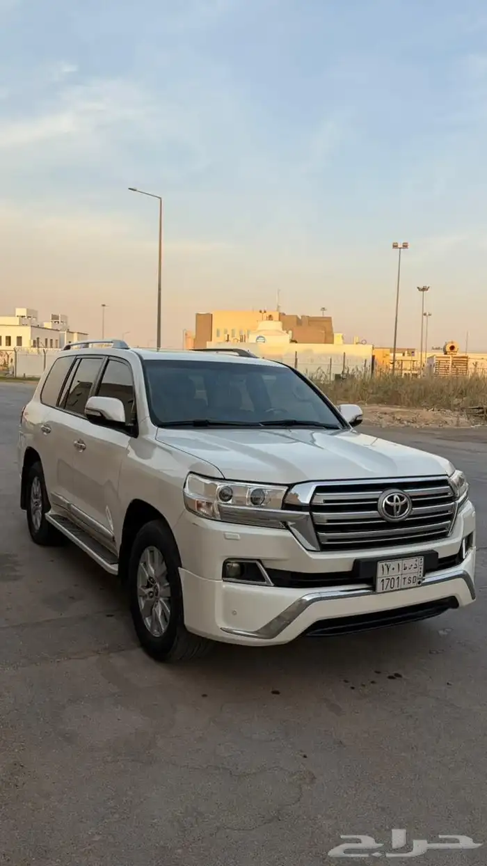 لاندكروزر 2018 نضيف 1