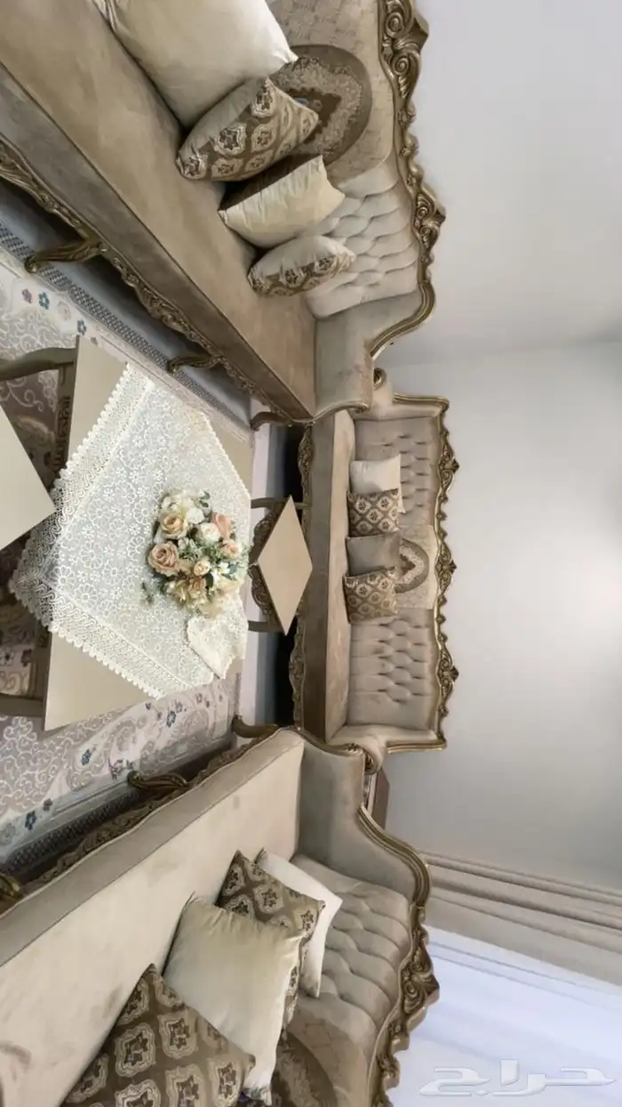 كنب للبيع مع الملحقات والطاولات 1