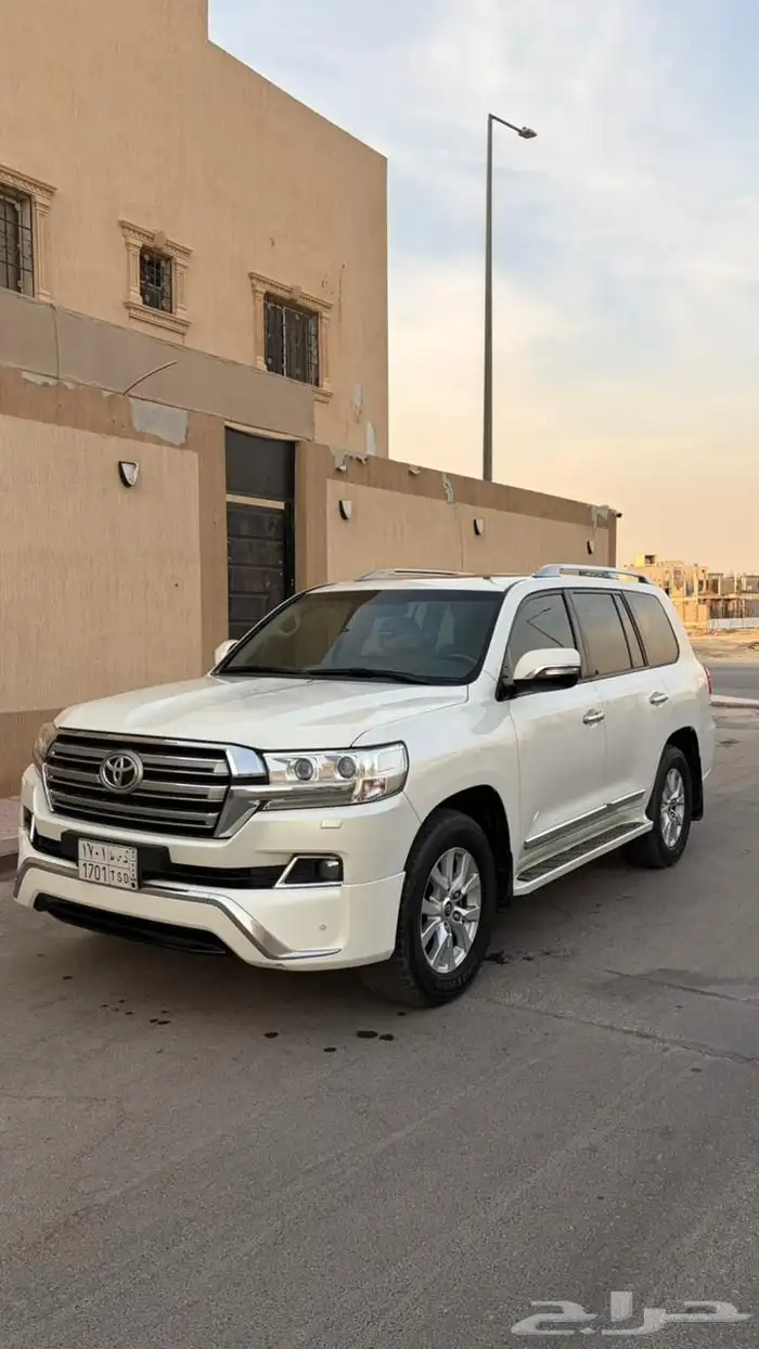 لاندكروزر 2018 نضيف 0