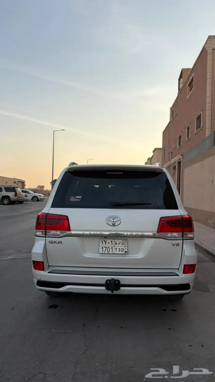 لاندكروزر 2018 نضيف 3
