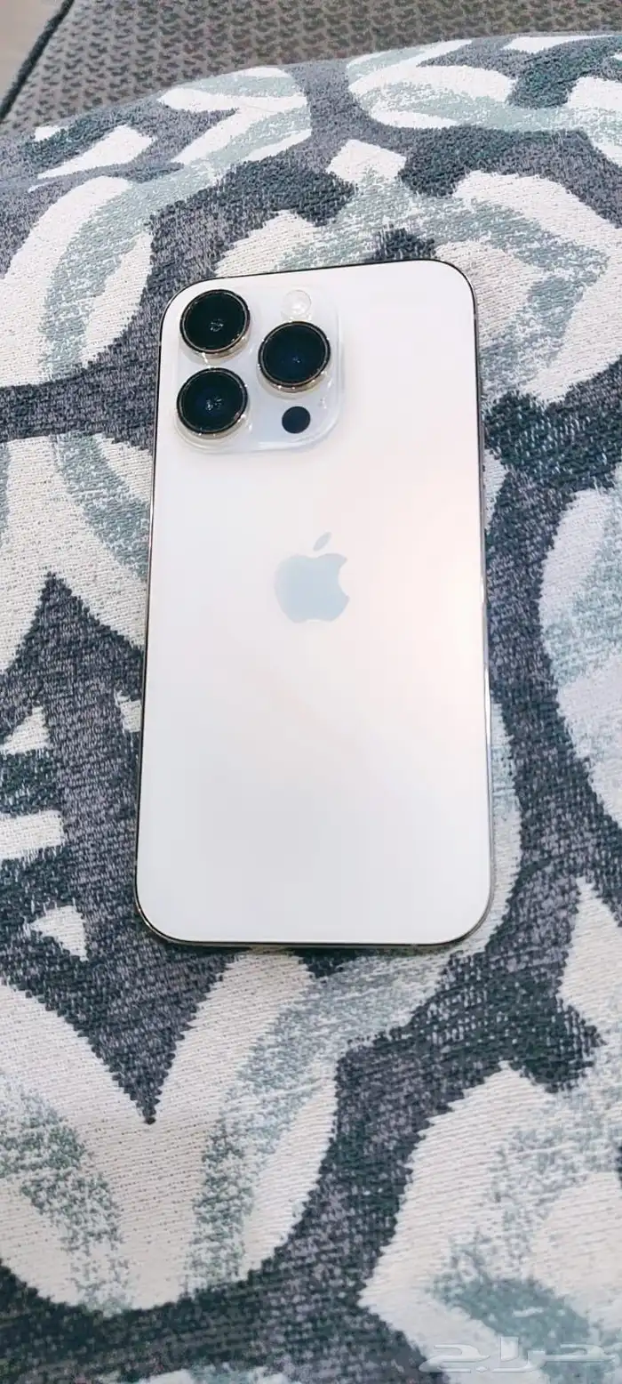 آيفون 14 برو 256 يوجد كارتون والشاحن الأصلي. مفهوش خدش 2