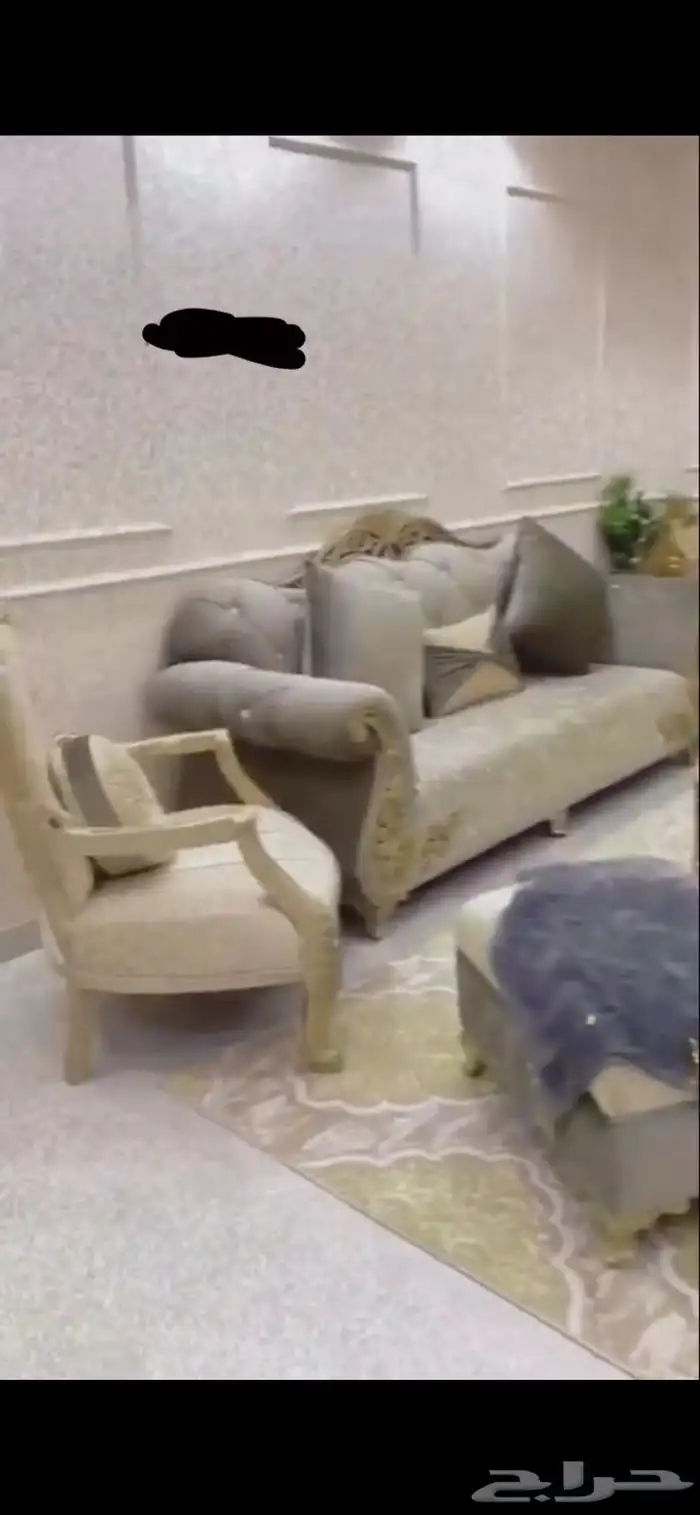 (حفر الباطن) كنب ثلاث قطع كبار وثنين كراسي وطاولتين زاويه 0