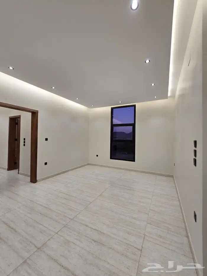 للبيع فيلا ثلاث أدوار بدرج خارجي للادوار العلويه بأحد رفيده 23