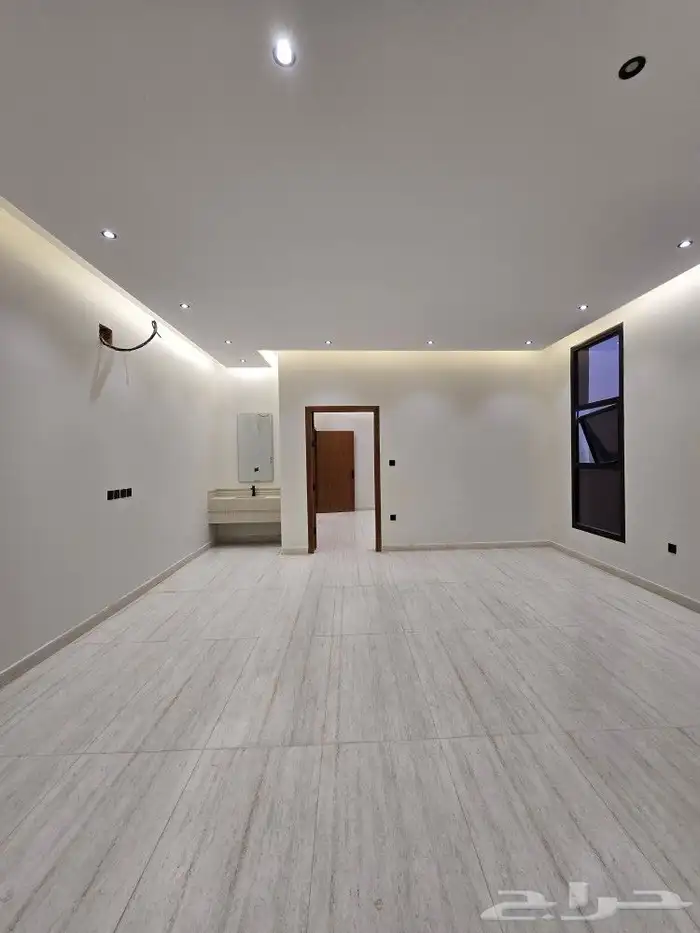 للبيع فيلا ثلاث أدوار بدرج خارجي للادوار العلويه بأحد رفيده 19