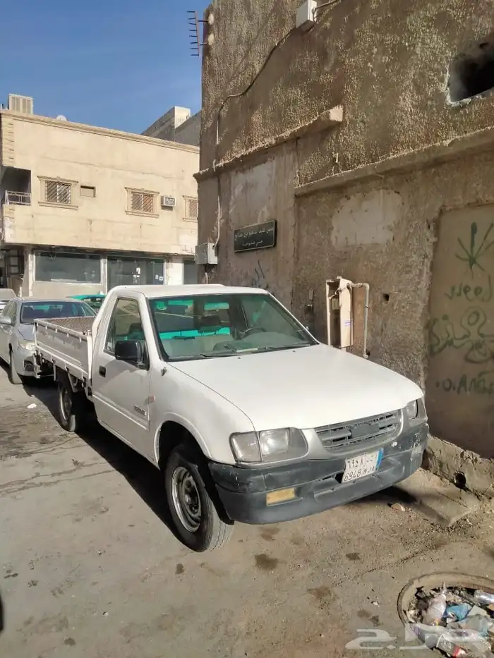 سياره ايسوزو 1