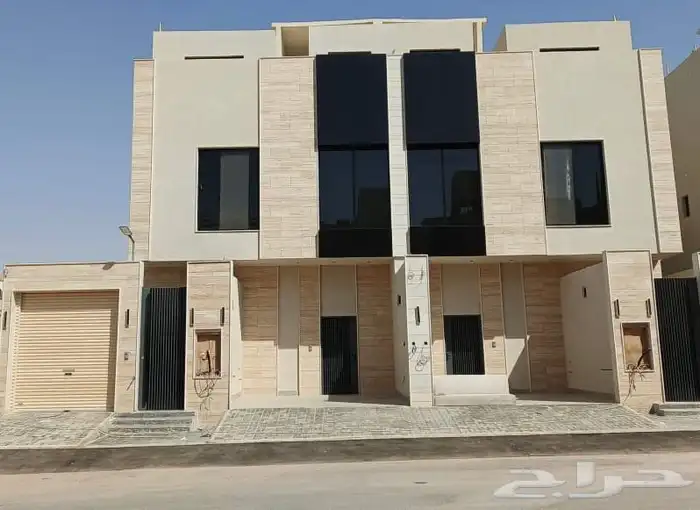 للبيع فيلا مع شقة مدخل خاص في حي  البيان 0