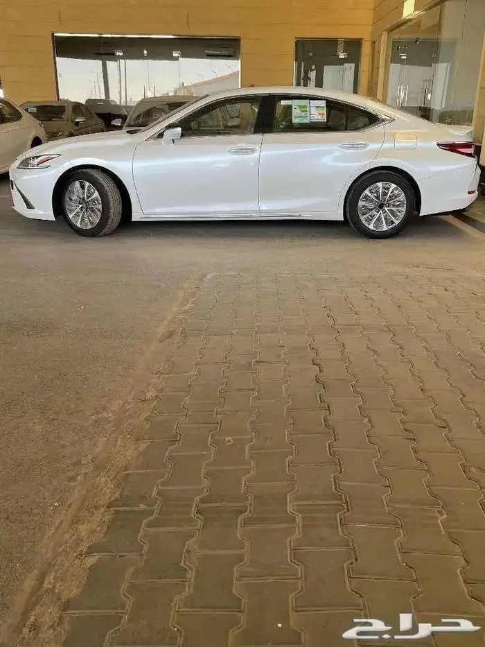 لكزس ES 350 فئه CA موديل 2025 بقسط 2695 الحسن 1