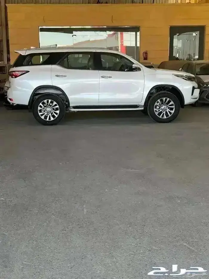 تويوتا فورتشنر VX3 بنزين فل 2025 عروض الاقساط 2