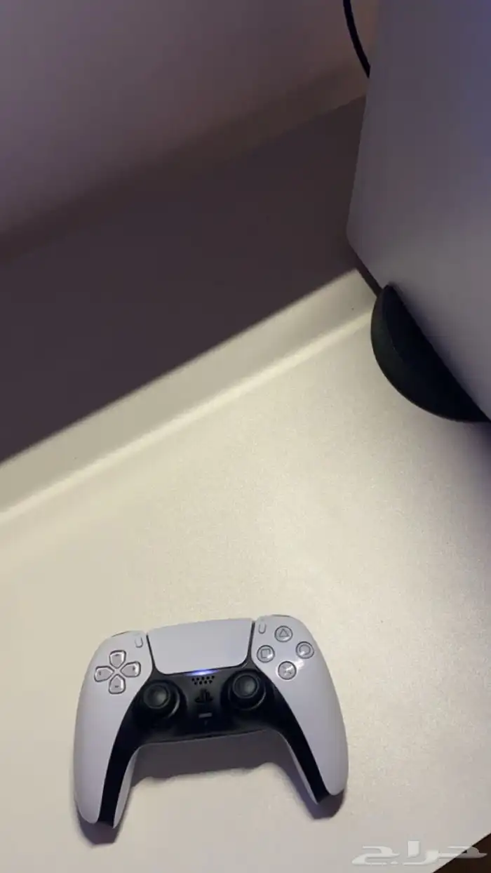 سوني 5 معها يدين اصليه من جرير مساحة 500 نظيف 0
