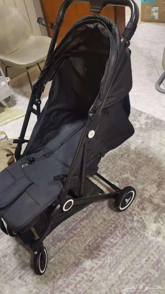 عربة اطفال وكرسي سيارة بحالة ممتازة 0