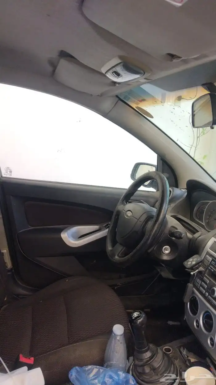 للبيع فورد فيجو 2012 . ماشية 195000 . استمارة منتيهية . 2