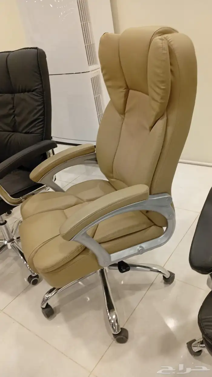 طاولة مكتب مع كراسي بسعر مخفض  الألوان متاحةlable 29