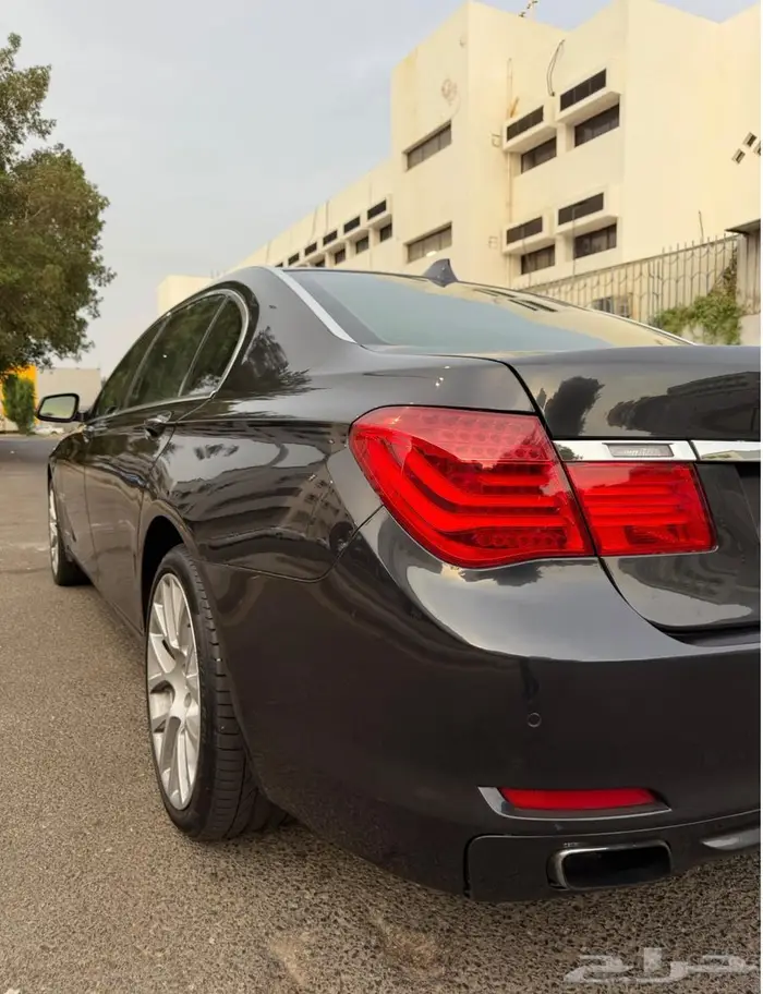 للبيع BMW 740 Li نظيف جدا 2012 فل كامل مصين جاهز 30