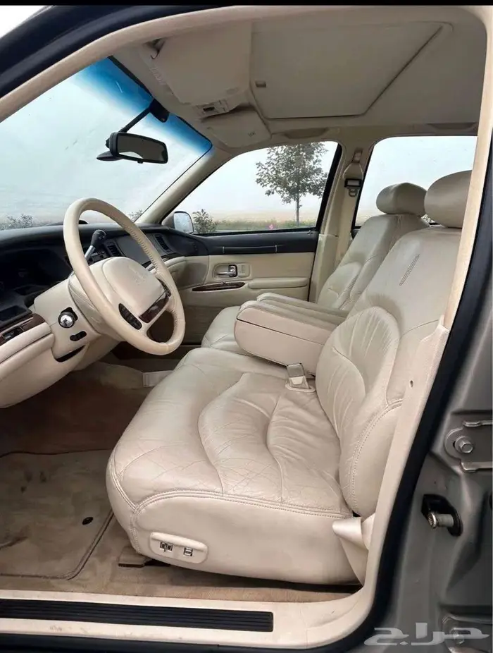 للبيع لنكون موديل 1996 Lincoln town car Signature Touring 3