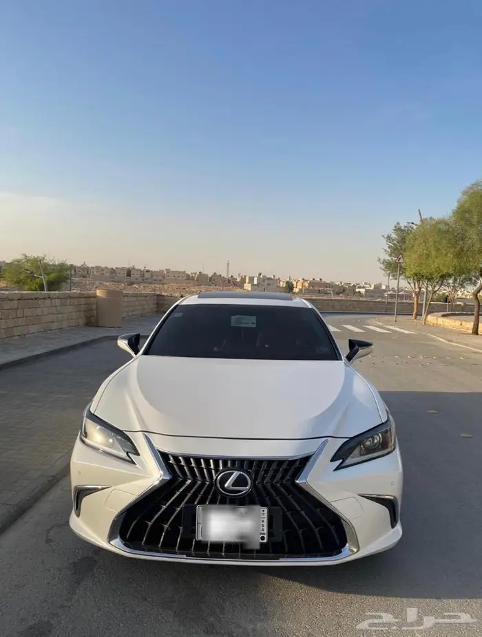 للبيع لكزس موديل 2021 1