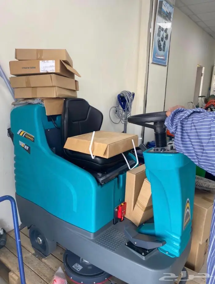 سيارة ومكينة غسيل مواقف وارضيات 0