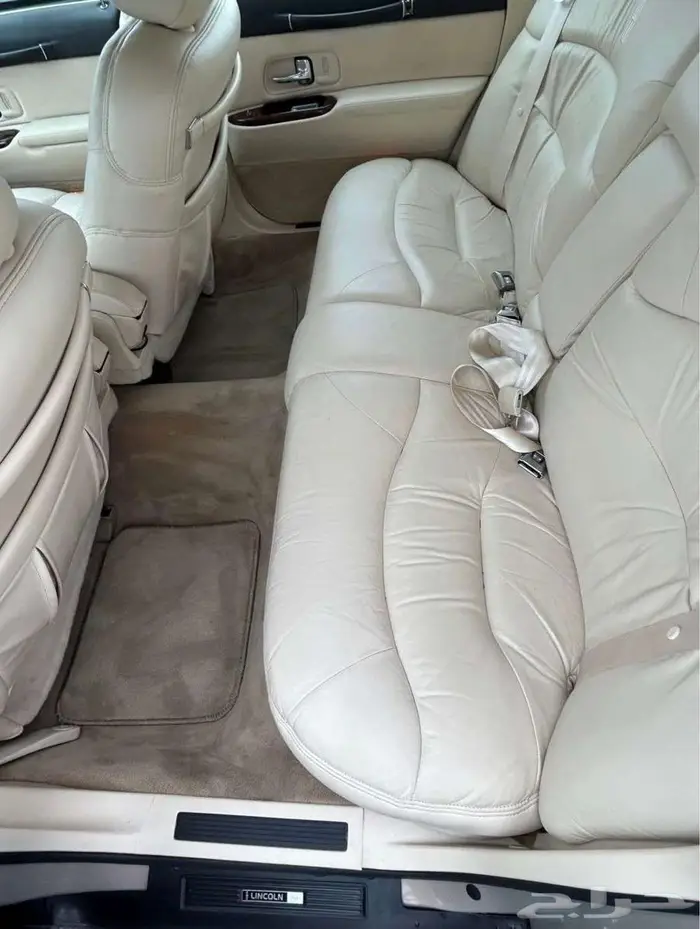 للبيع لنكون موديل 1996 Lincoln town car Signature Touring 4