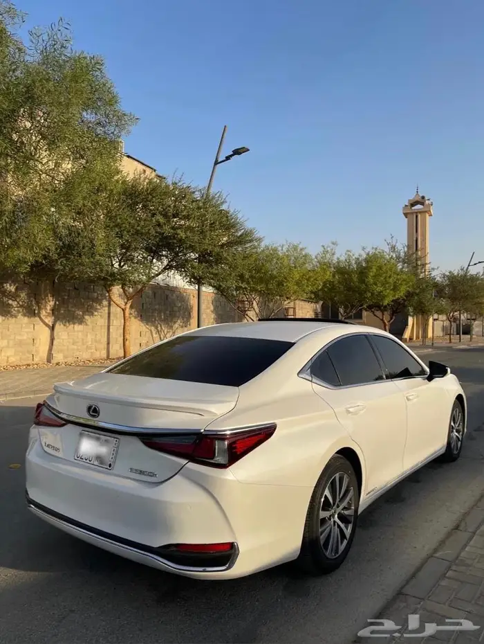 للبيع لكزس موديل 2021 3