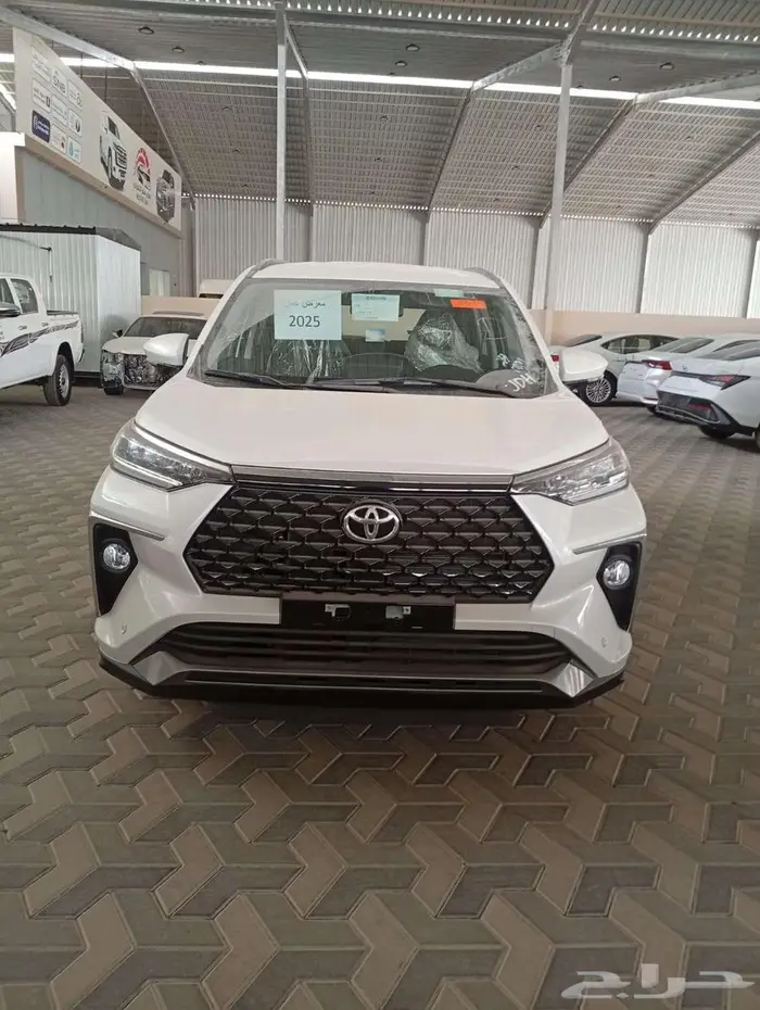 تويوتا فيلوز GLX بنزين اوتماتيك 2025 كاش واقساط 4