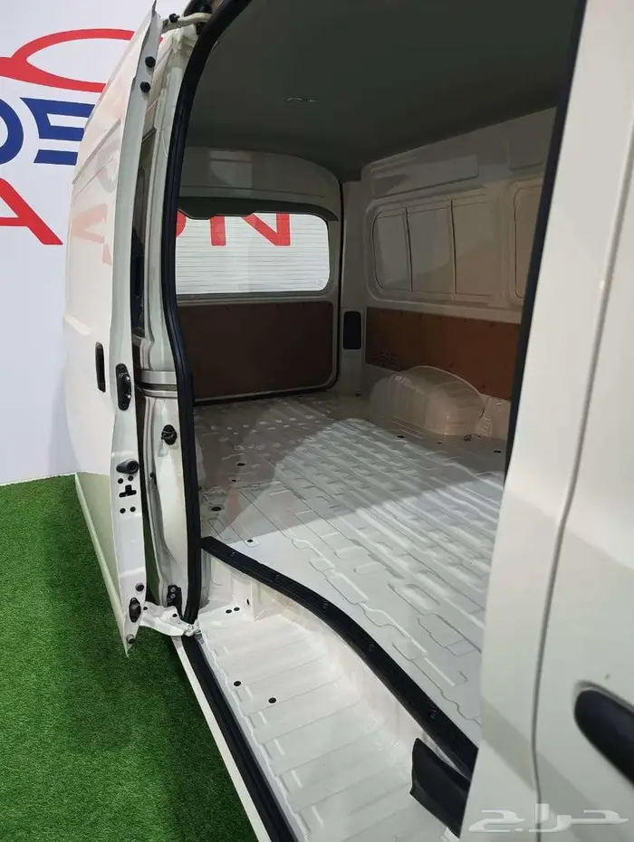 تويوتا هايس فان بضاعة ديزل سقف عالي جير اتوماتيك 2026 1