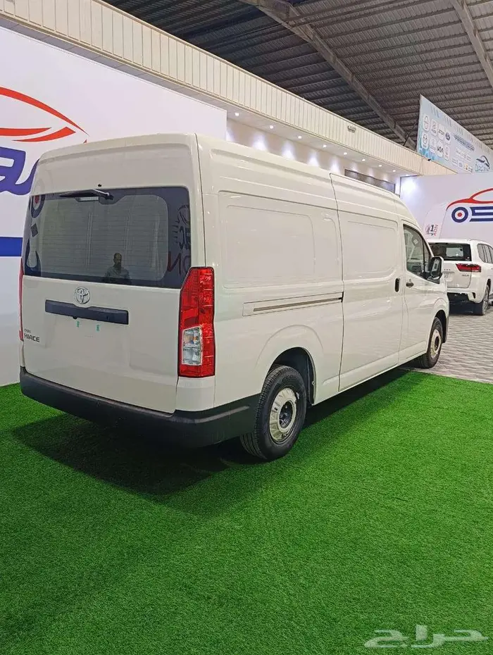 تويوتا هايس فان بضاعة ديزل سقف عالي جير اتوماتيك 2026 6