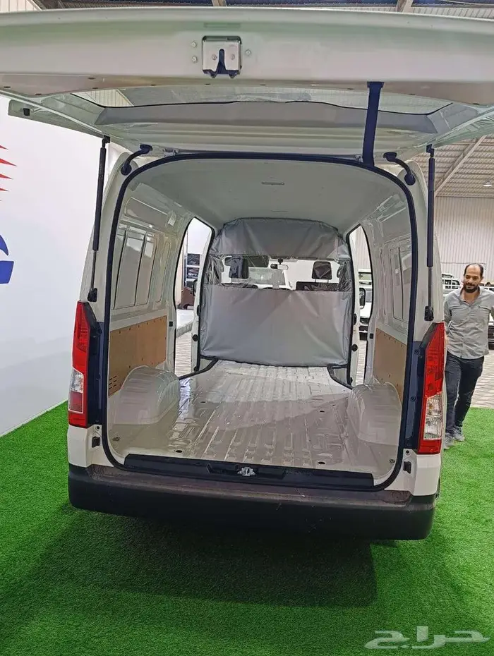 تويوتا هايس فان بضاعة ديزل سقف عالي جير اتوماتيك 2026 18