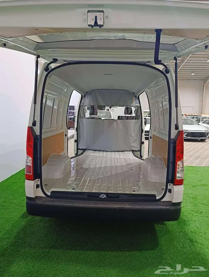 تويوتا هايس فان بضاعة ديزل سقف عالي جير اتوماتيك 2026 16