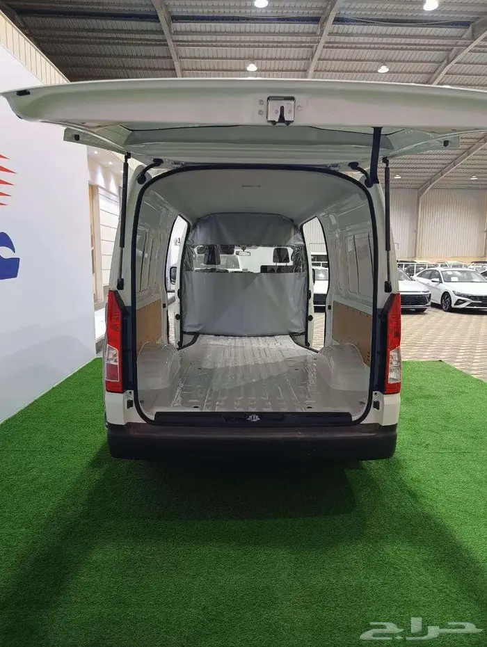 تويوتا هايس فان بضاعة ديزل سقف عالي جير اتوماتيك 2026 14