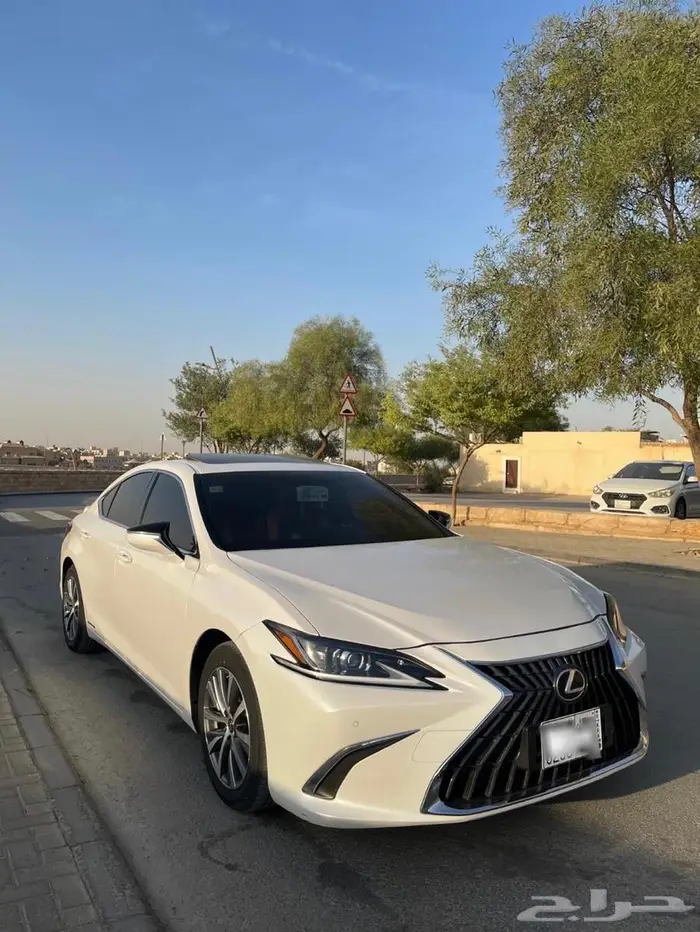 للبيع لكزس موديل 2021 2