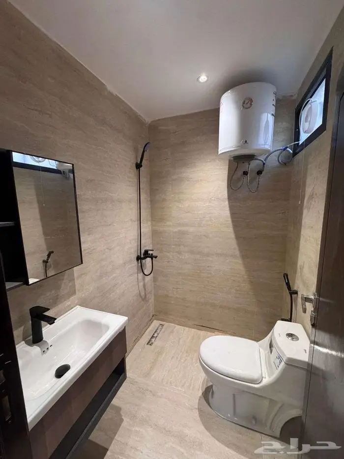 عمارة سكنية مناسبة لسكن الموظفين في حي العريجاء 8