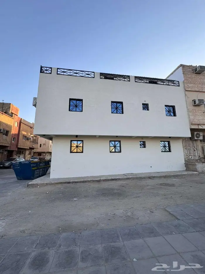 عمارة سكنية مناسبة لسكن الموظفين في حي العريجاء 1