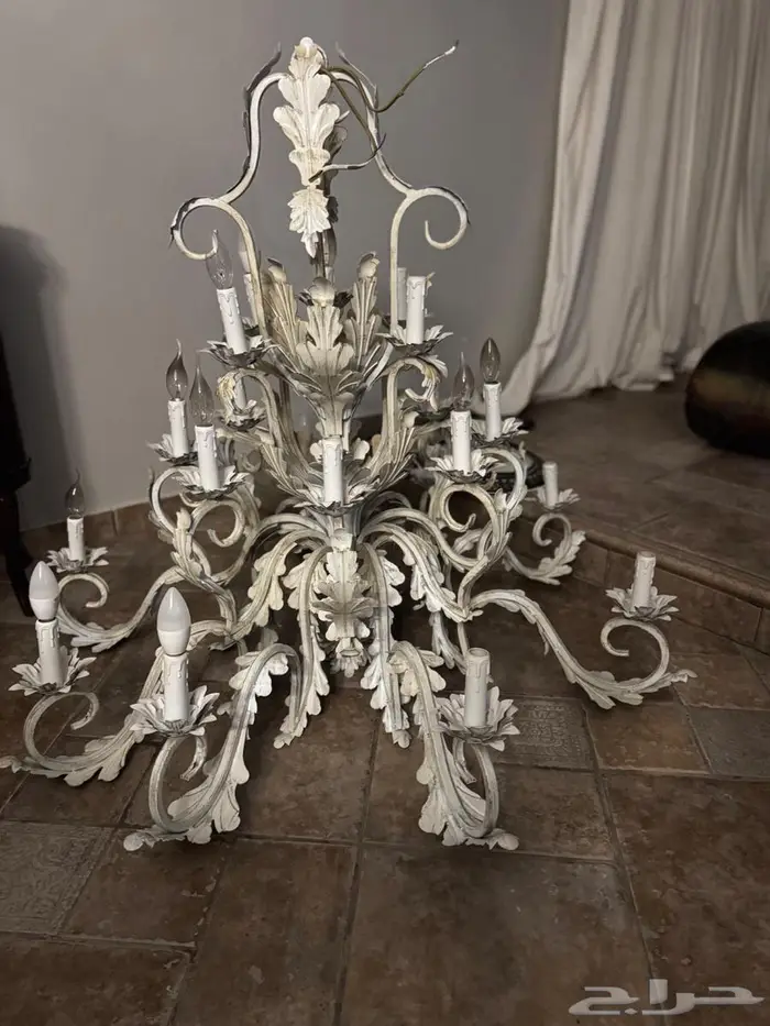 ثريا كبيرة لون أبيض للبيع 0