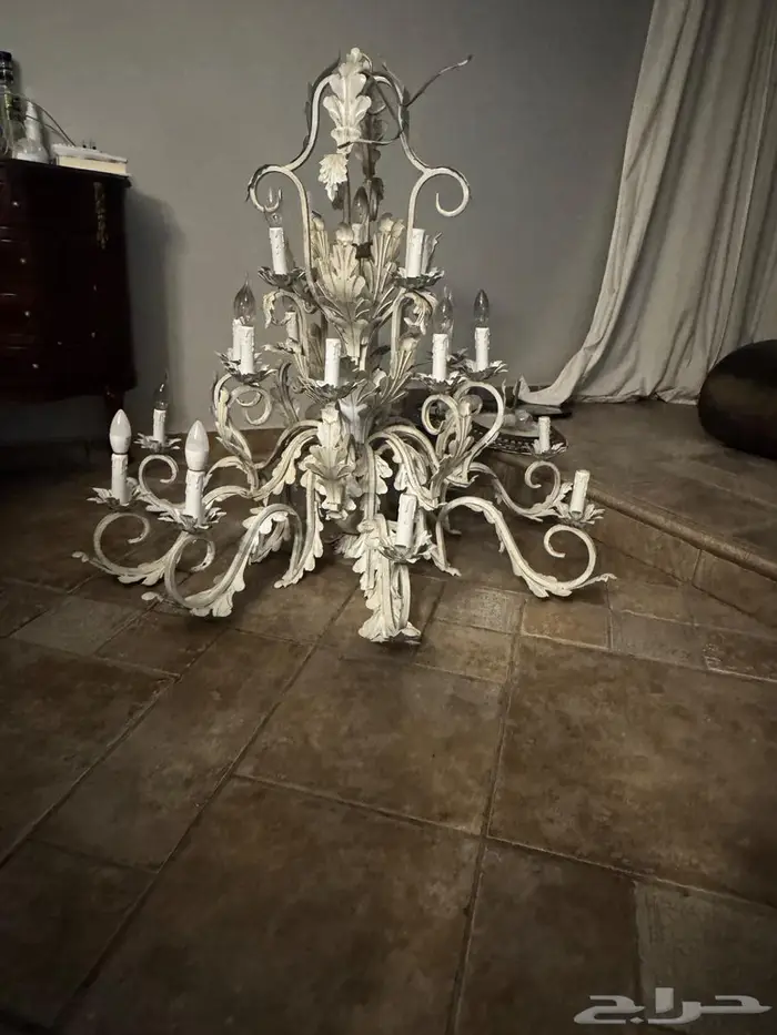 ثريا كبيرة لون أبيض للبيع 1