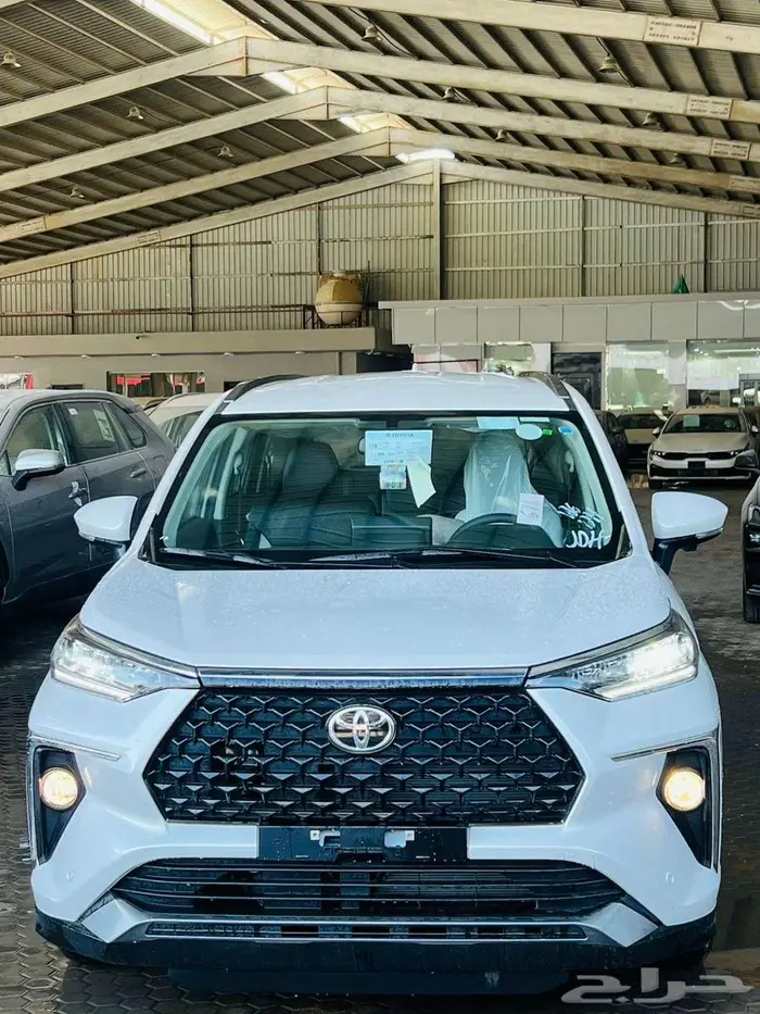 تويوتا فيلوز GLX 2025 بنزين 0