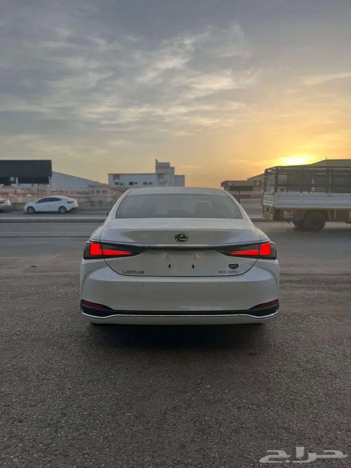 لكزس ES250 AA بنزين 2025 - كاش و أقساط 2
