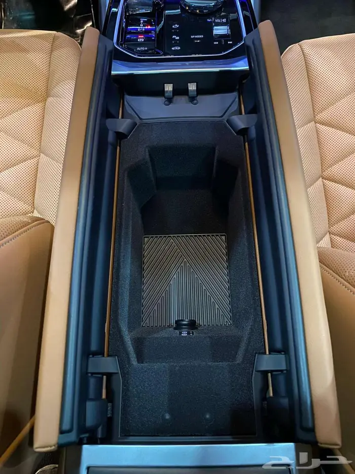 بي ام دبليو 735i موديل 2026 اسود خليجي 17