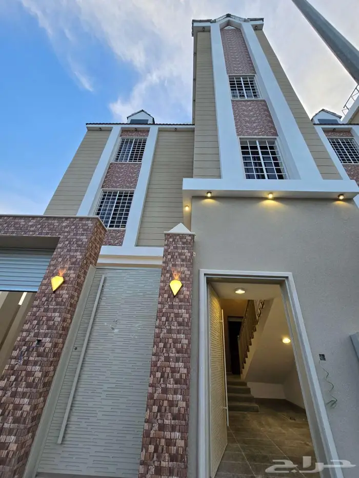 للبيع شقق علويه 6غرفVIPعلي شارع 30م من 500 ألف طريق الثمانين 1