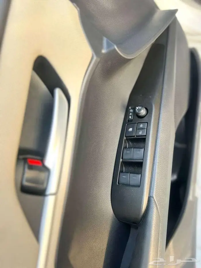 تويوتا كامري E ستاندر هايبرد 12