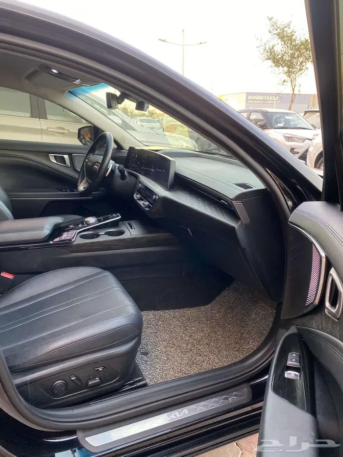 كيا k8 مستورد بنزين موديل 2022 بروجيكتور 4 كاميرات 10