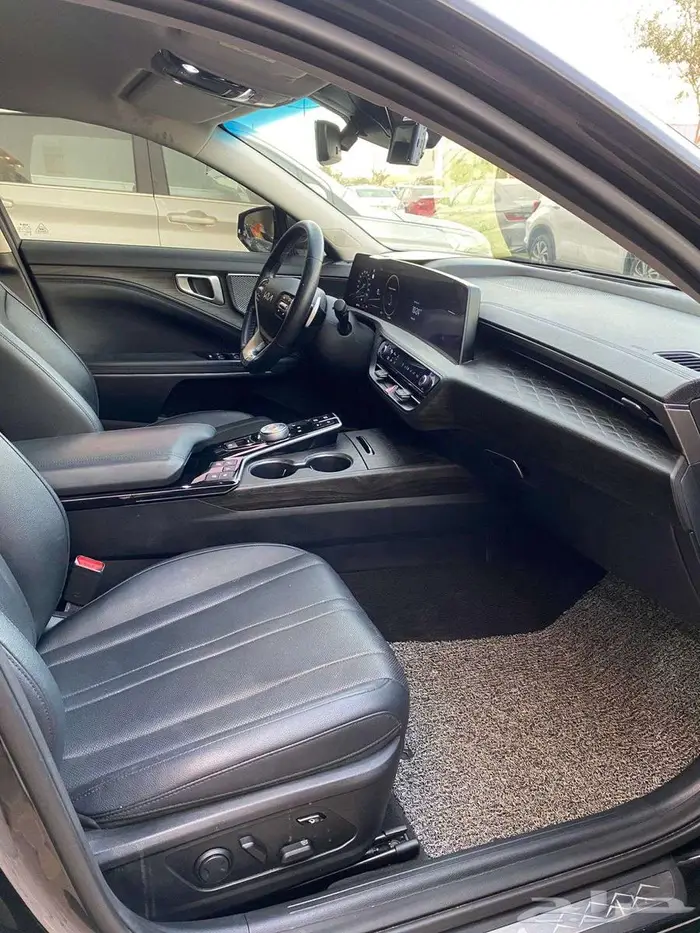 كيا k8 مستورد بنزين موديل 2022 بروجيكتور 4 كاميرات 12