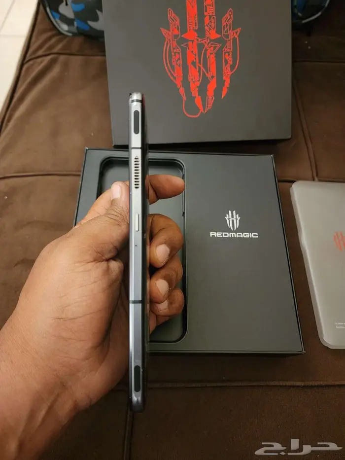 ريد ماجيك 6pro redmagic الجهاز مستخدم بكرتونه 4