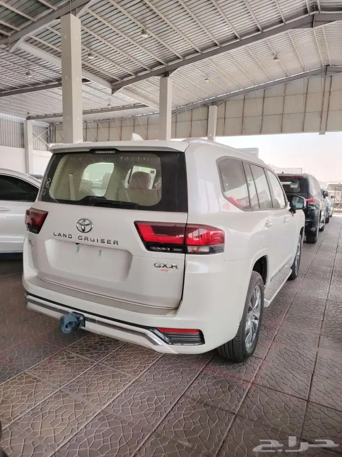 تويوتا لاندكروزر جي اكس ار L4 بنزين 2025 رقم 4 سعودي 4