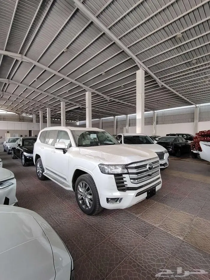 تويوتا لاندكروزر جي اكس ار L4 بنزين 2025 رقم 4 سعودي 1